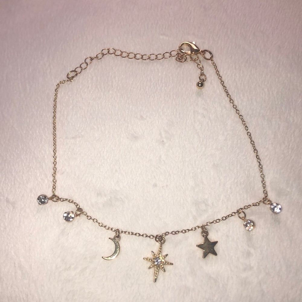 THIS IS A STAR AND MOON GOLD CHOKER